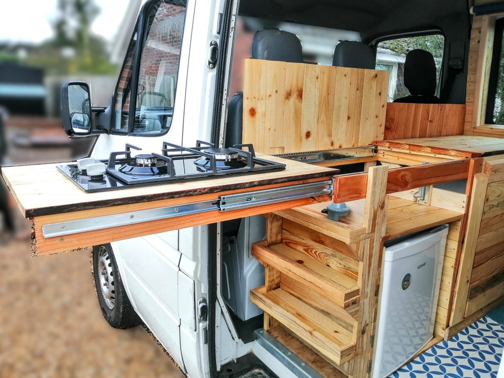 roibin de bois sprinter campervan conversion amenegement camping car cuisine bois conversion